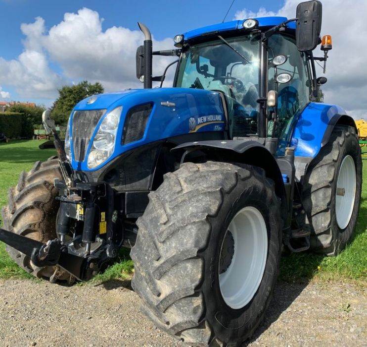 Traktorius NEW HOLLAND 7250