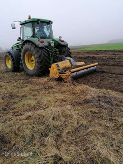 Kelmų ir kitų augalinių atliekų frezavimas.